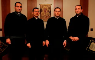 Los cuatro seminaristas que serán ordenados diáconos. Foto cortesía Remi Momica, segundo de la izquierda 
