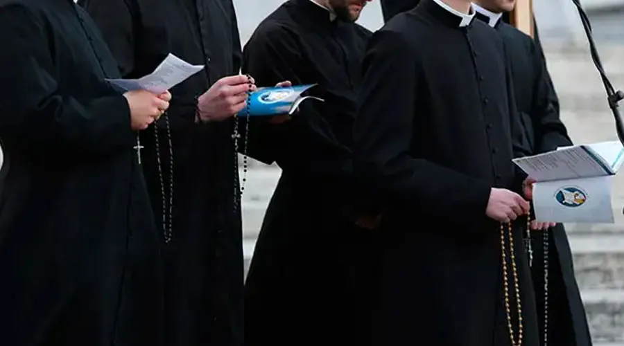 ¿Usar sotana podría evitar el asesinato de sacerdotes en México?