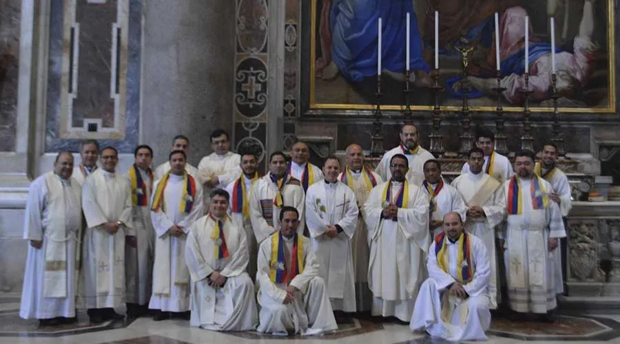 Sacerdotes del Colegio Venezolano de Roma. Foto: Facebook de Conferencia Episcopal Venezolana.?w=200&h=150