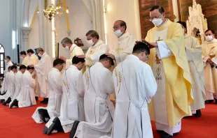 15 nuevos sacerdotes de la Arquidiócesis de Hanoi. Créditos: Arquidiócesis de Hanoi  