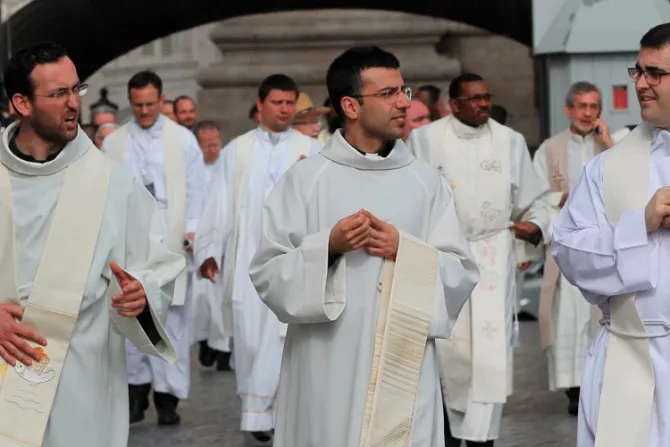 ¿Cómo es el primer año de un nuevo sacerdote? 6 presbíteros comparten su experiencia