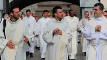 Foto referencial de sacerdotes. Crédito: Marthe Calderón/ ACI Prensa