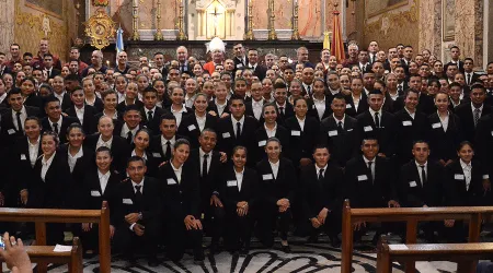 Policías y bomberos de Buenos Aires reciben sacramentos de iniciación cristiana