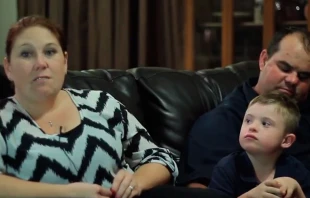 Sadie y su hijo Carter / Foto: Captura YouTube 