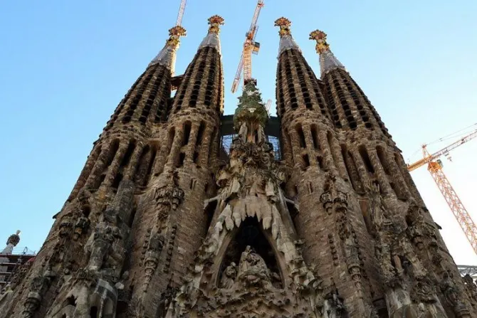 Refuerzan seguridad de la Basílica de la Sagrada Familia en Barcelona