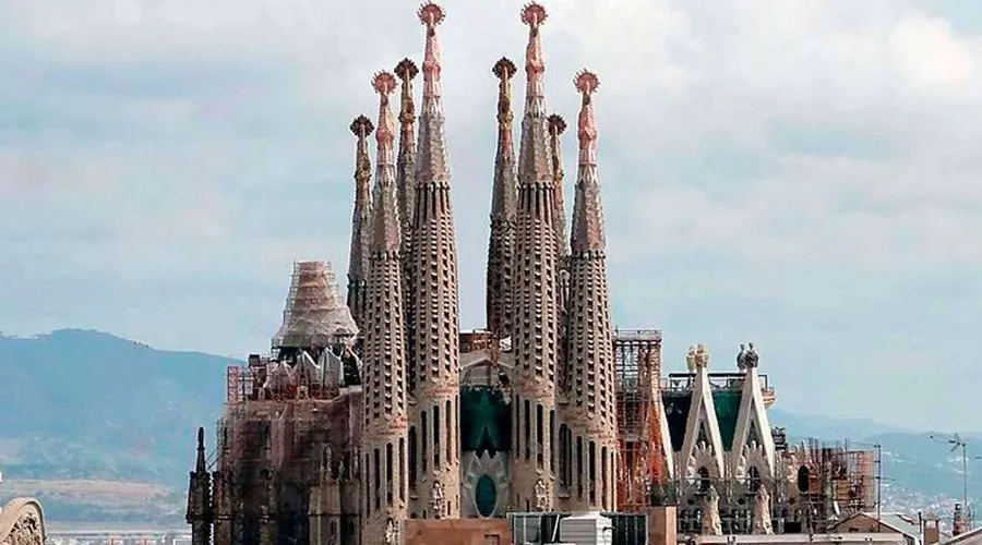 Basílica de la Sagrada Familia en Barcelona (España). Crédito: Wikipedia.