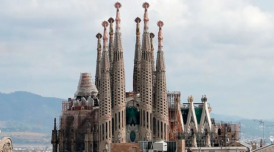 La Sagrada Familia de Barcelona. Foto Wikipedia dominio público?w=200&h=150
