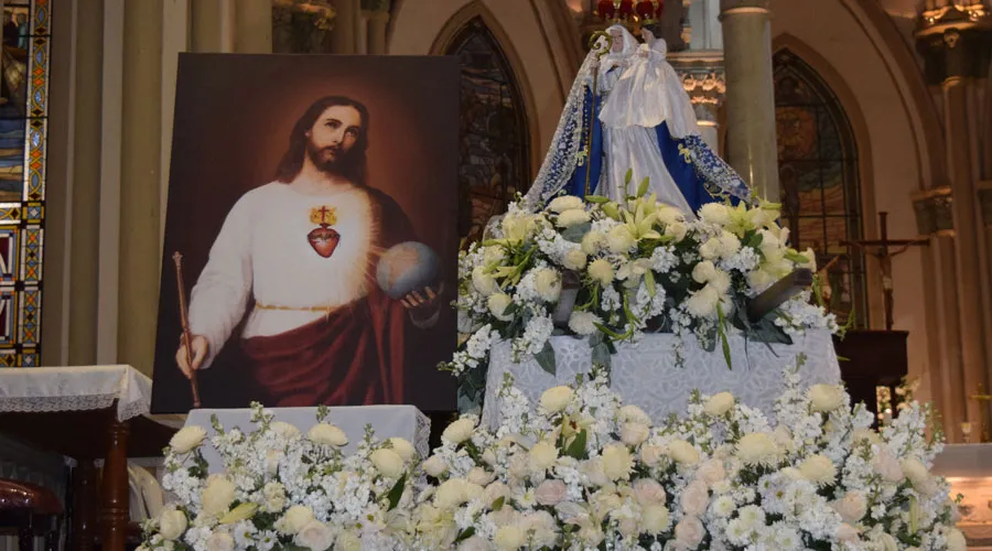 La imagen del Sagrado Corazón de Jesús y la Virgen del Buen Suceso en la Catedral de Guayaquil?w=200&h=150