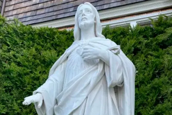 Desconocidos dañan estatua del Sagrado Corazón de Jesús