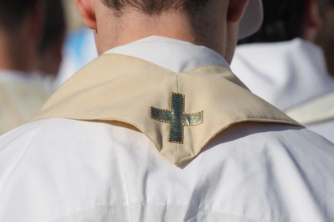 Justicia civil en Argentina detiene a sacerdote por presunto abuso sexual