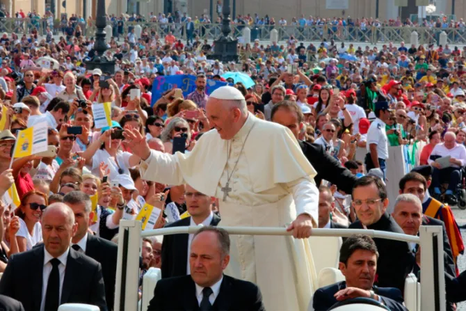 El Papa pide que el hombre acepte ser salvado por Dios y deje la autosuficiencia