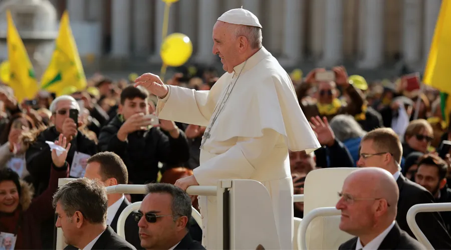 El Papa en la Audiencia General. Foto: Lucía Ballester / ACI Prensa?w=200&h=150