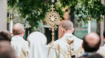 Arzobispo alienta “renacimiento eucarístico” y recepción digna de la Comunión