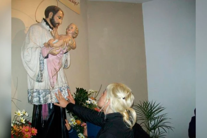 Miles de fieles argentinos inician novena en honor a San Cayetano