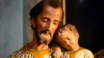 San José y el Niño Jesús. Crédito: Lamiot (CC BY-SA 4.0)