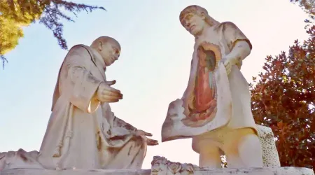 Conoce la imagen de San Juan Diego con la Virgen de Guadalupe en los Jardines Vaticanos