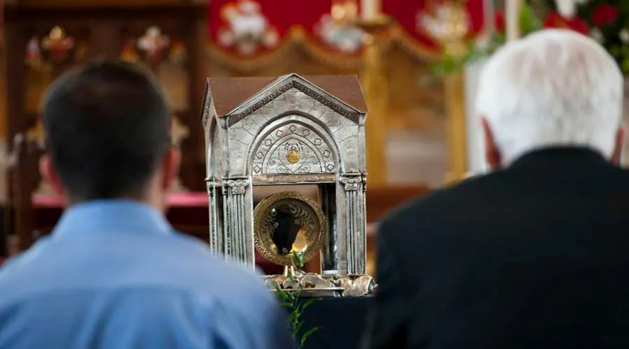 Veneración del corazón de San Juan Vianney en San Antonio, Wythshawe, Inglaterra (2012) / Crédito: Mazur - catholicnews.org.uk?w=200&h=150