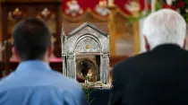 Veneración del corazón de San Juan Vianney en San Antonio, Wythshawe, Inglaterra (2012) / Crédito: Mazur - catholicnews.org.uk