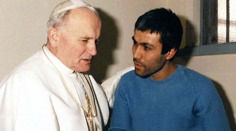 San Juan Pablo II y Ali Agca / Crédito: Vatican Media
