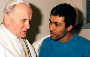 San Juan Pablo II y Ali Agca. Cru00e9dito: Vatican Media 