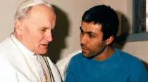San Juan Pablo II y Ali Agca. Crédito: Vatican Media
