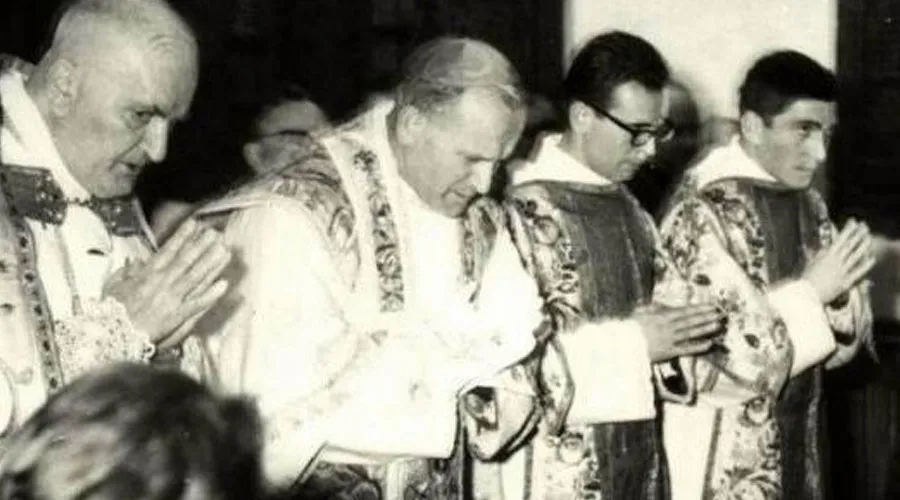 San Juan Pablo II el día de su ordenación episcopal. Foto: Twitter Church in Poland?w=200&h=150