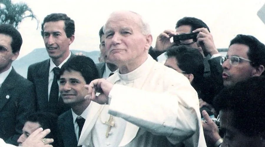 San Juan Pablo II en el Seminario Mayor de MedellÃ­n (Colombia) en 1986. Foto: Flick Seminario Mayor de MedellÃ­n - Creative Commons Attribution 2.0 Generic