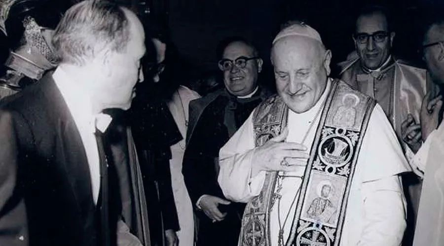 San Juan XXIII en la canonización de San Martín de Porres en 1962