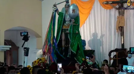 VIDEO: Multitud rechaza censura de dictadura de Nicaragua a procesión de San Miguel Arcángel