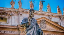 La imagen de San Pedro en el Vaticano. Foto: Pixabay dominio público