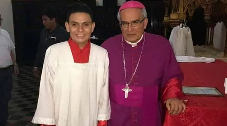 Sándor Dolmus con el Obispo de León, Mons. César Bosco Vivas Robelo / Foto: Cortesía hermano Holman Espinoza