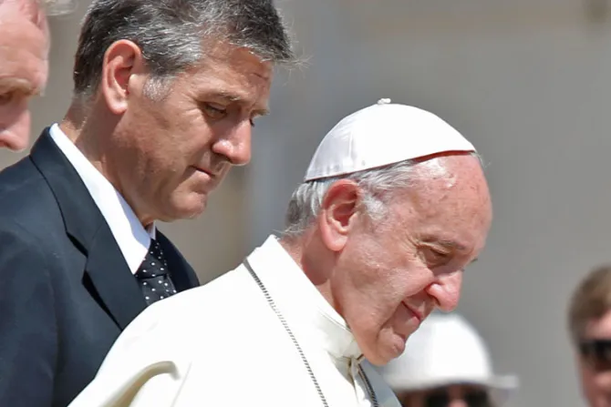 Papa Francisco dedica obituario al padre de uno de sus más cercanos colaboradores