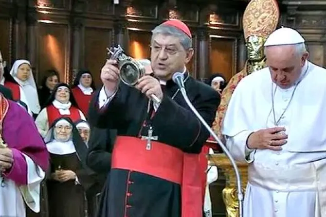 Milagro en Nápoles: La sangre de San Genaro se licúa ante el Papa Francisco