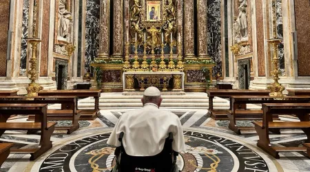 El Papa Francisco visita Santa María La Mayor a su regreso de Hungría