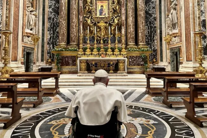 El Papa Francisco visita Santa María La Mayor a su regreso de Hungría