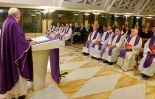 El Papa en la Misa en la Casa Santa Marta. Foto: L'Osservatore Romano 