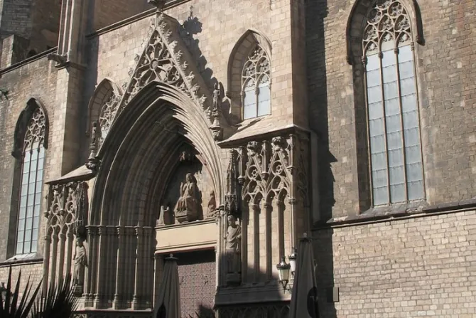 Sacerdote critica la nueva capilla del Santísimo en una importante basílica en Barcelona