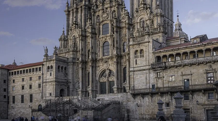 Fachada principal de la Catedral d Santiago de Compostela. Crédito: Fernando Pascullo / CC BY-SA 4.0?w=200&h=150