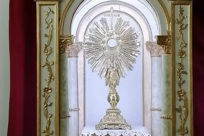 Bendicen nueva capilla de Adoración Perpetua en el día de San Ignacio de Loyola