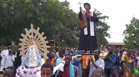 Fieles de África reciben imagen de Santo Cura Brochero, patrono del clero argentino