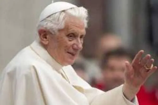 Benedicto XVI a católicos: Sigan rezando por mí, por la Iglesia y por el futuro Papa