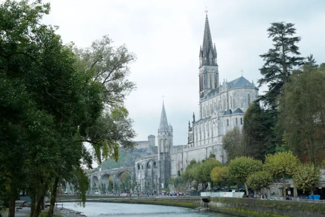 El Papa pide a peregrinos en Lourdes que recen “por situaciones que deben resolverse”