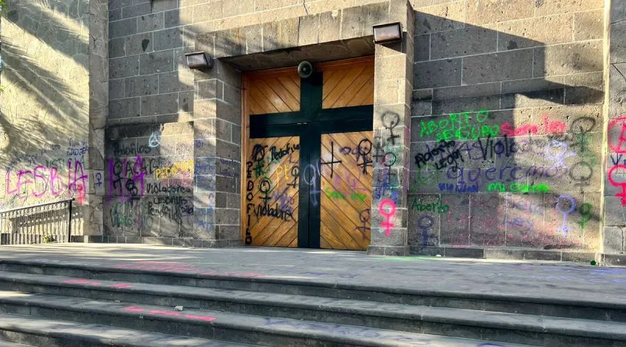 Exterior del Santuario de Nuestra Señora de la Soledad en Guadalajara, tras marcha feminista. Crédito: Cortesía.?w=200&h=150
