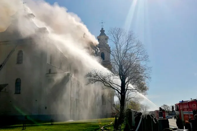 Incendio destruye techo de santuario nacional dedicado a la Virgen María en Bielorrusia