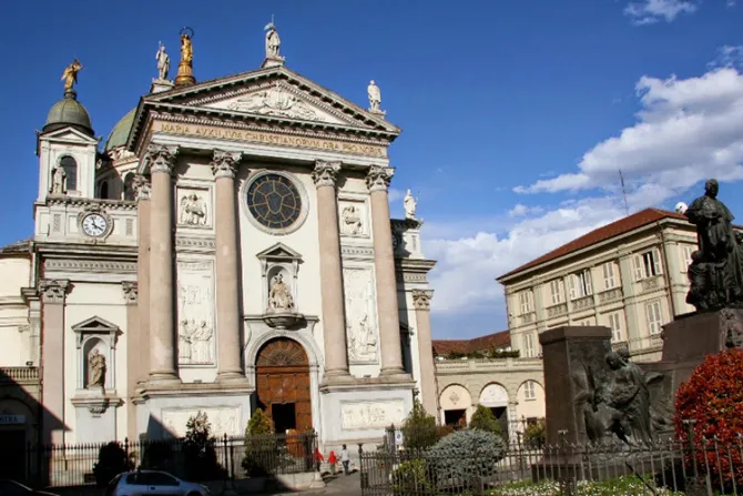 El Papa Francisco es jesuita pero visitará sus “raíces” salesianas en Turín