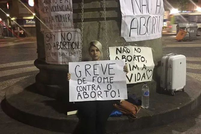 Ex Femen hizo huelga de hambre en protesta contra despenalización del aborto en Brasil