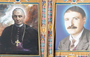 Retratos en la Plaza de San Pedro de los nuevos santos el Obispo Scalabrini y el salesiano Artu00e9mides Zatti. Cru00e9dito: Daniel Ibu00e1u00f1ez / ACI Prensa 