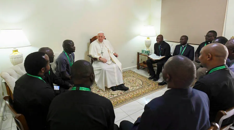 El Papa Francisco se reúne con jesuitas de República Democrática del Congo. Crédito: Vatican Media?w=200&h=150