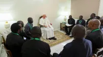 El Papa Francisco se reúne con jesuitas de República Democrática del Congo. Crédito: Vatican Media