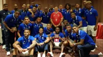 Selección panameña de futbol con Mons. Ulloa / Crédito: JMJ Panamá 2019